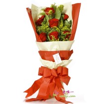 O buquê de flores «Paixão e amor por ela»