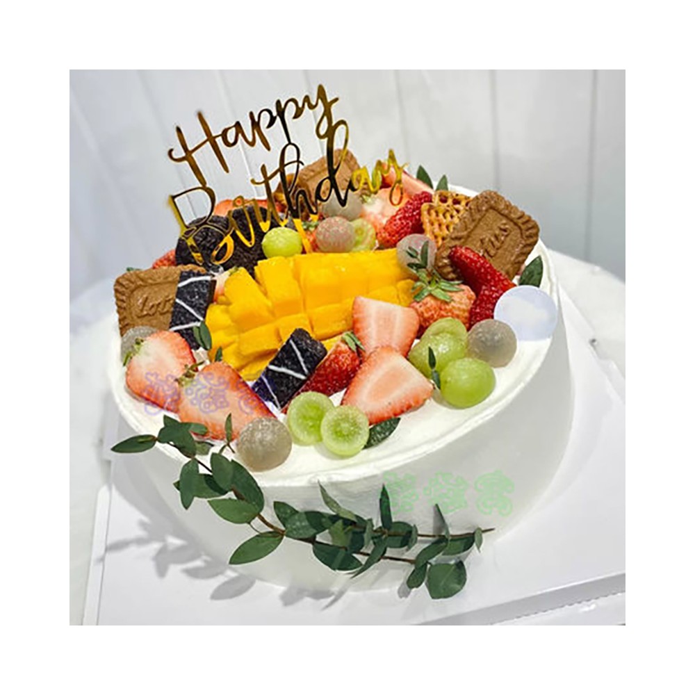 Geburtstagstorte mit Mango und Früchten und Oreo-Keksen