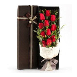Schachtel mit 11 roten Rosen