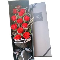 Scatola di 9 rose rosse