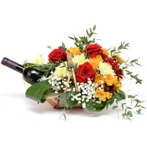 La corbeille de fleurs et une bouteille de vin rouge « Douce Nuit »