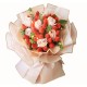 Buquê com 33 morangos e 7 rosas cor-de-rosa