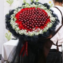 Le Bouquet de 99 cerises et roses rouges