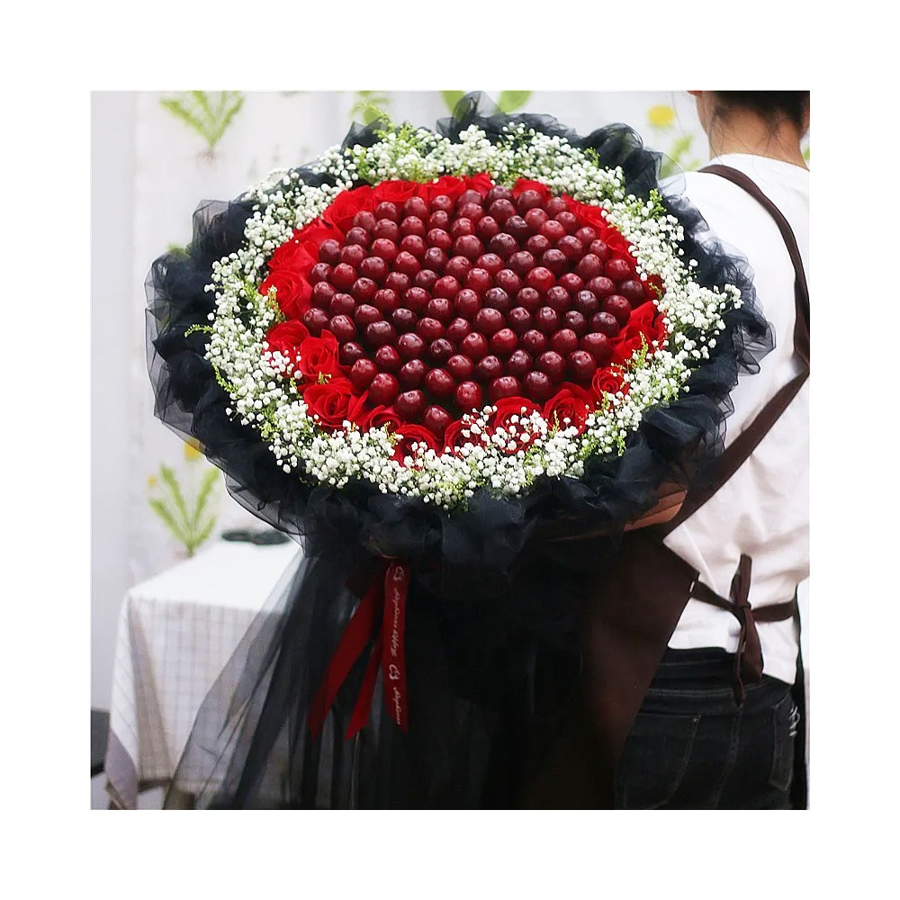 Le Bouquet de 99 cerises et roses rouges