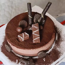 Gâteau d'anniversaire à la mousse de tiramisu avec biscuits Oreo