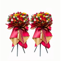 Inauguração de negócio: Rosas e girassóis, arranjo floral em tripé