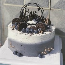 bolo de aniversário de mirtilo e biscoitos Oreo