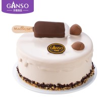 Torta di compleanno con gelato al cioccolato Magnum