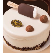 Torta di compleanno con gelato al cioccolato Magnum