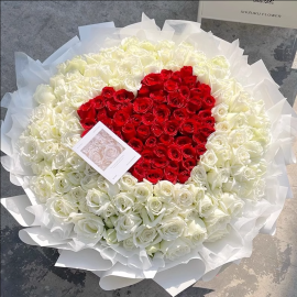 Le Bouquet de 199 Roses Blanches et Rouges « L'amour est dans l'air »