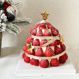 Weihnachtsbaum-Stil, Feiertagsfeier, Erdbeeren, Geburtstagstorte