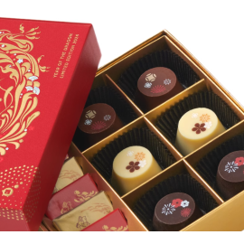 Godiva Premium Pralinen, 12 Stück, quadratische Geschenkbox mit Drachenmotiv und chinesischem Neujahrsmotiv