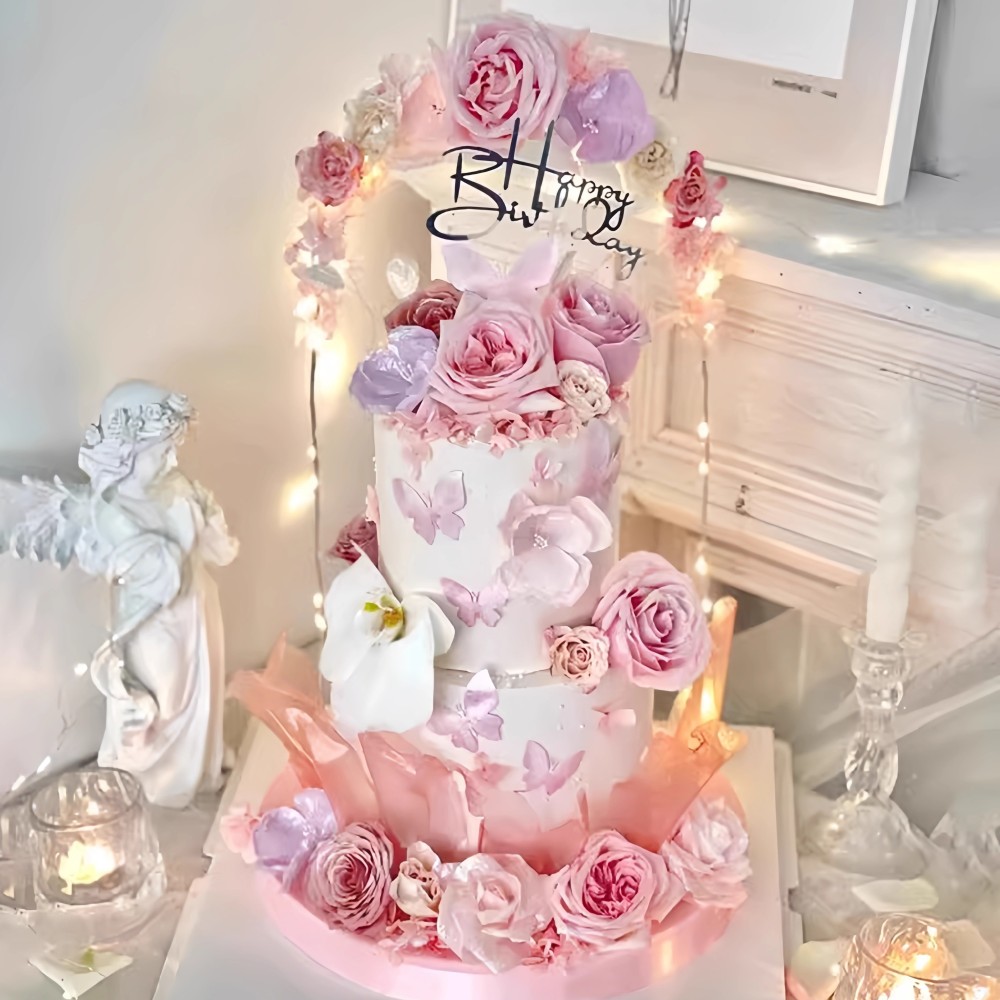 Bolo de aniversário Bloom Flowers de dois andares, redondo, com cobertura de creme de leite.