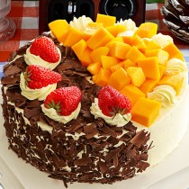 Bolo de Aniversário Chocolate-Manga Morango Delícia