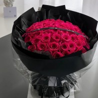 Der Strauß aus magentafarbenen Rosen « Nur wir »