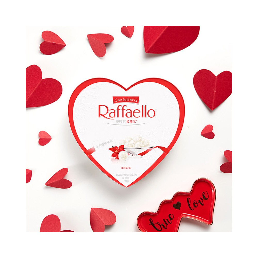 Scatola regalo a forma di cuore di caramelle Ferrero Raffaello con mandorla e cocco. Scatola regalo a forma di cuore di caramelle Ferrero Raffaello con mandorla e cocco.