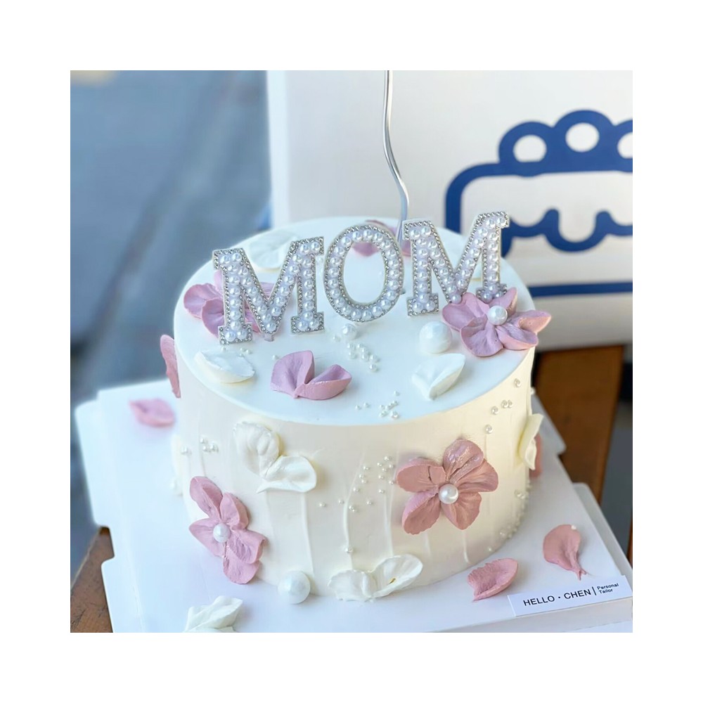 Bolo de aniversário para o Dia das Mães com o tema "Amor à Mãe"