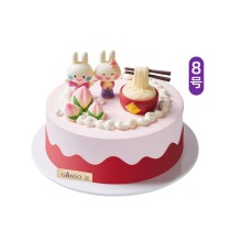 Desejamos muita saúde e longa vida a este delicioso bolo de aniversário com chantilly.