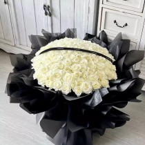 Букет из 99 белых роз «Ebony Elegance»