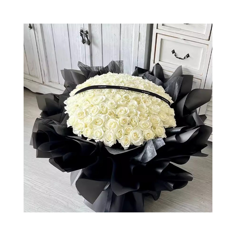 99朵白玫瑰花束“烏木優雅” 99朵白玫瑰花束“烏木優雅”