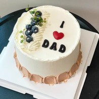 Bolo de aniversário redondo "Eu amo papai" com mirtilos