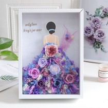 Moldura Flores Eternas – Design Elegante de Vestido Floral para Senhora