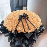 O Buquê de 999 Rosas Champagne « Forever 9 »