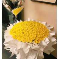 Der Strauß aus 99 gelben Rosen « Sonnenschein des Glücks »
