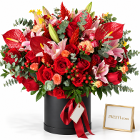 Arranjo de luxo em caixa com rosas vermelhas e lírios