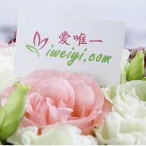 Envía un ramo de rosas rosas y blancas a China.