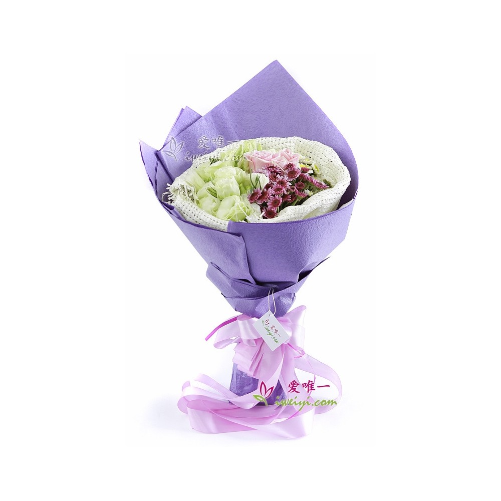 O buquê de flores «O amor cria milagres»