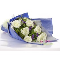 Bouquet of white roses