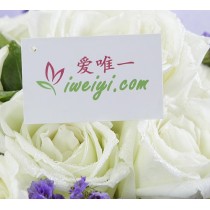 सफेद गुलाब का गुलदस्ता