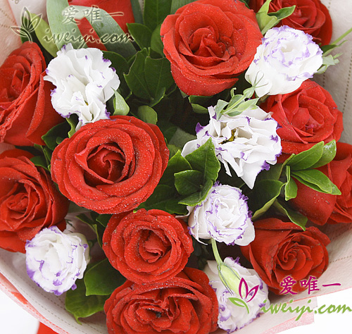 bouquet of red roses and multicolor lisianthus