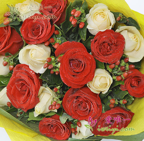bouquet of champagne roses and red roses