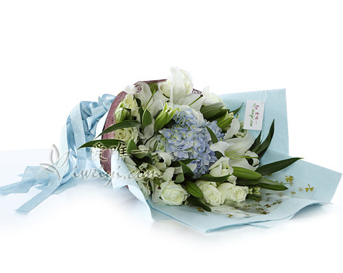 bouquet de roses blanches et de lys blancs