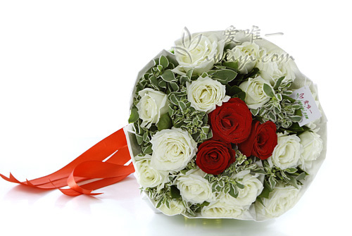 bouquet of white roses and red roses