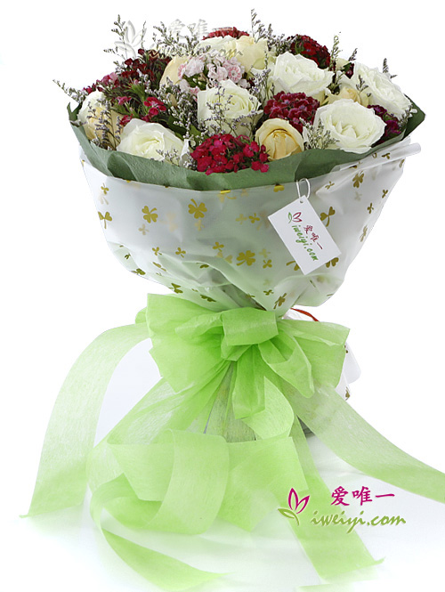 Le bouquet de fleurs « Love each other »