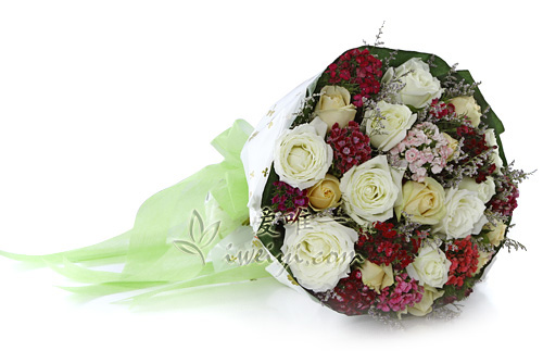 Strauß aus Champagner- und weißen Rosen