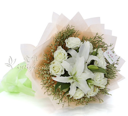 Strauß aus weißen Rosen und weißen Lilien