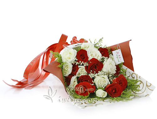 bouquet of white roses and red roses