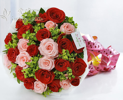 bouquet of red roses and pink roses