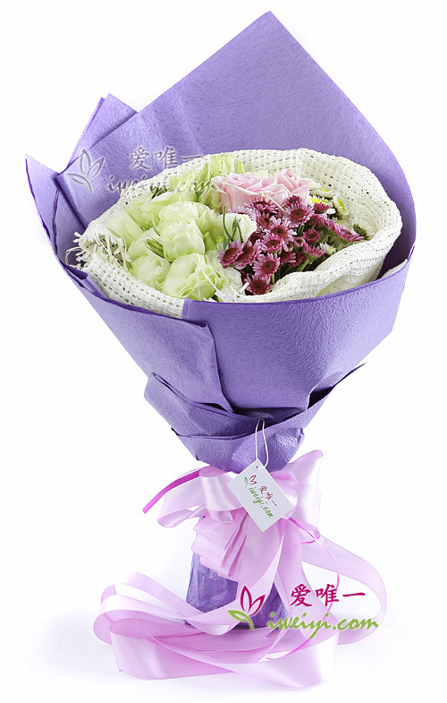 Le bouquet de fleurs « Love creates miracles »