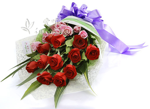 bouquet of red roses and pink roses