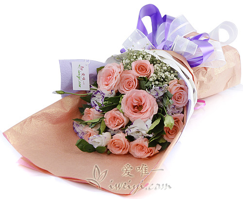 bouquet of pink roses and multicolor lisianthus