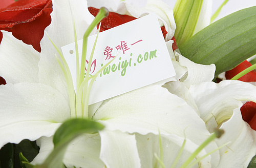 send a bouquet of red roses and white lilies to China