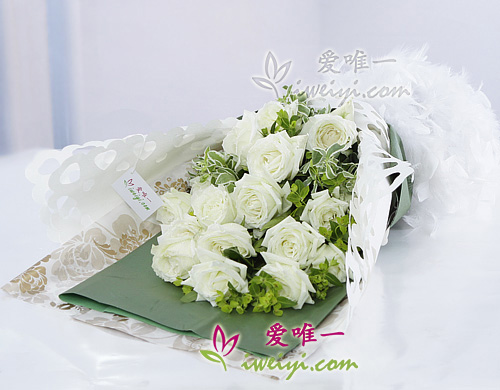 bouquet of white roses