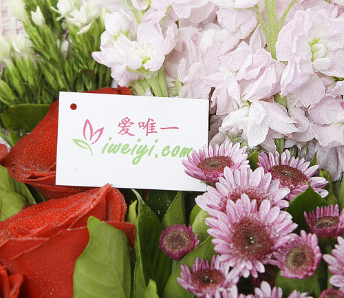 中国に赤いバラの花束を送る