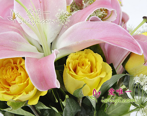 Send a vase of pink lilies and yellow roses to China