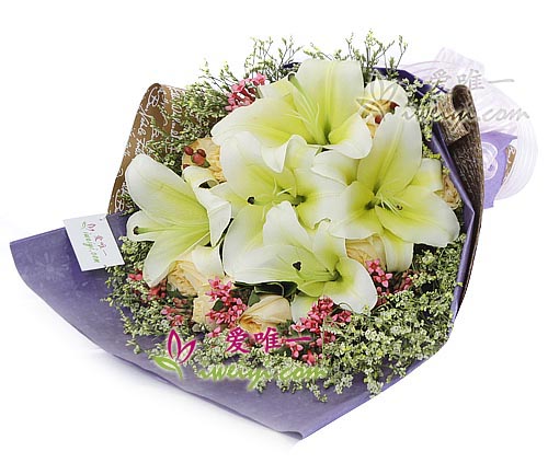 Strauß aus 11 Champagnerrosen und 5 gelben Duftlilien